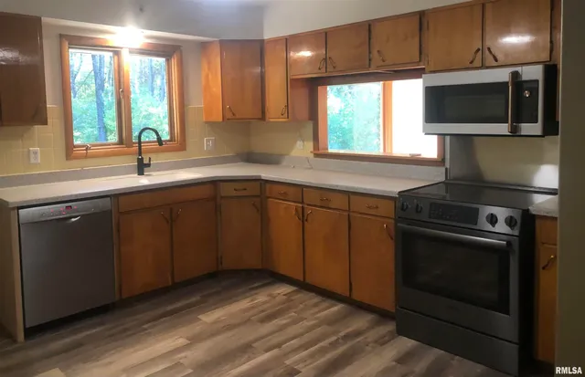 $350,000 | 2318 East Lake Shore Drive, Springfield, IL 62712