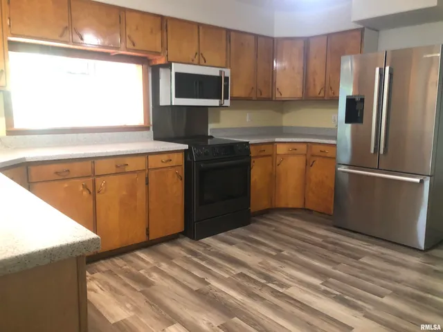 $350,000 | 2318 East Lake Shore Drive, Springfield, IL 62712