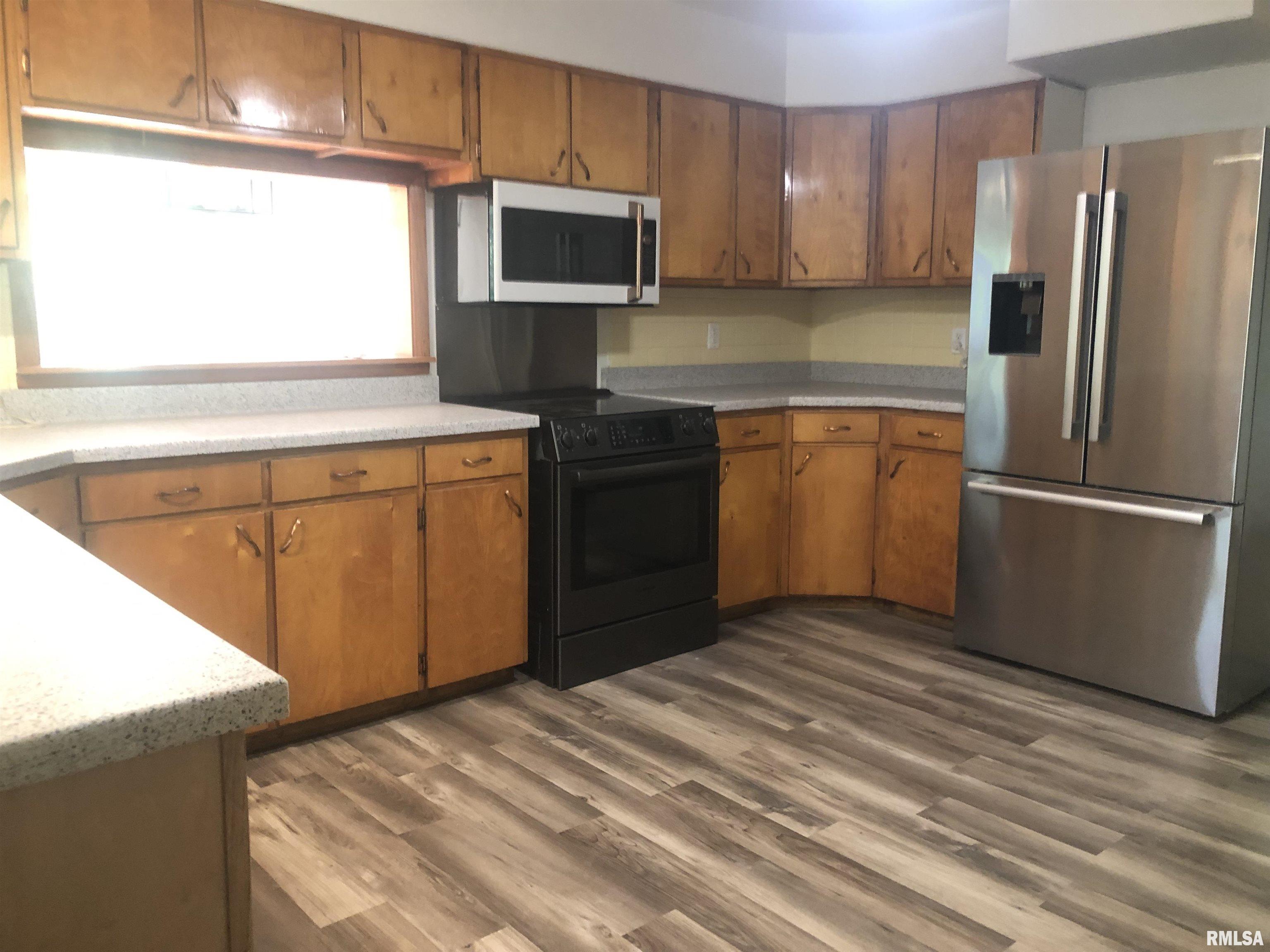 2318 East Lake Shore Drive Springfield, IL 62712 - Photo 4 of 22