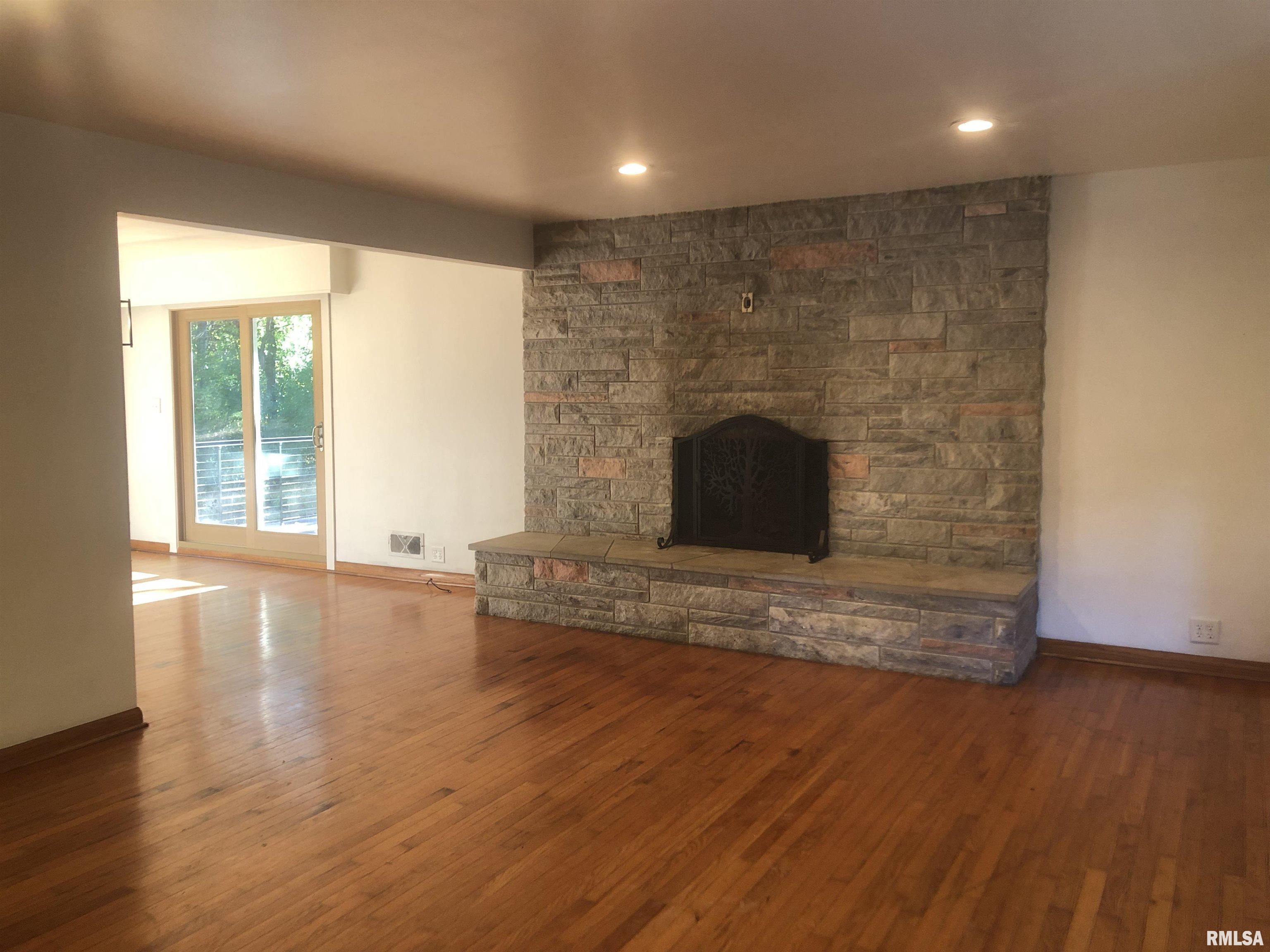 2318 East Lake Shore Drive Springfield, IL 62712 - Photo 5 of 22