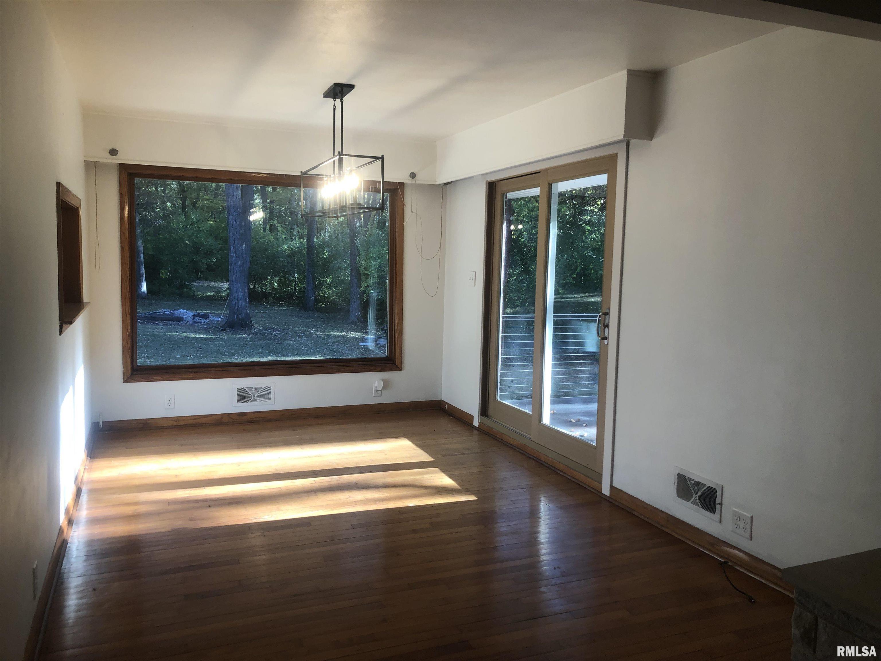 2318 East Lake Shore Drive Springfield, IL 62712 - Photo 7 of 22