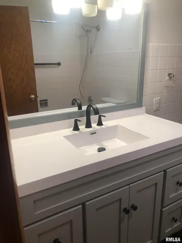 $389,900 | 2318 East Lake Shore Drive, Springfield, IL 62712