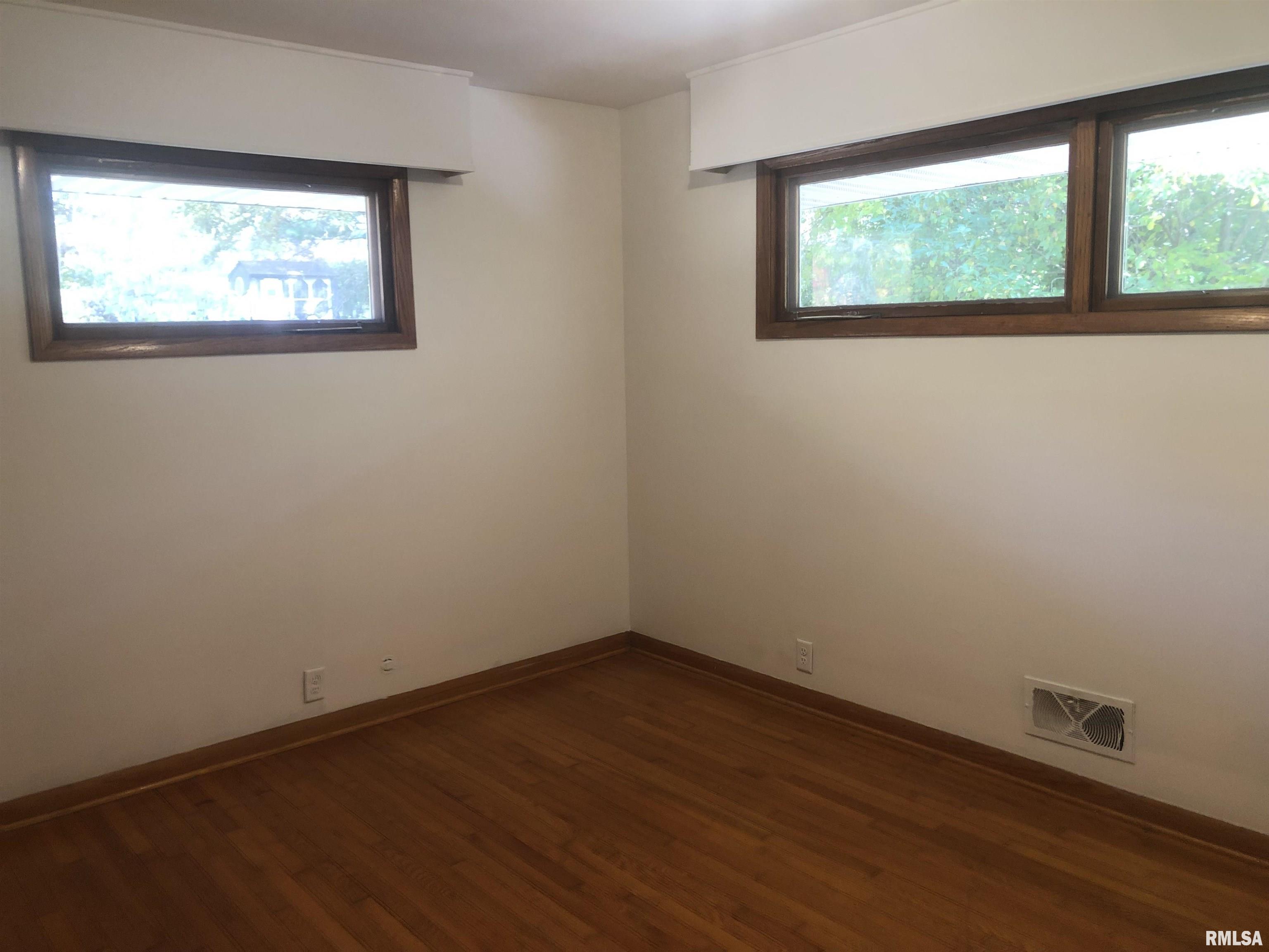 2318 East Lake Shore Drive Springfield, IL 62712 - Photo 9 of 20