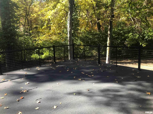 $389,900 | 2318 East Lake Shore Drive, Springfield, IL 62712