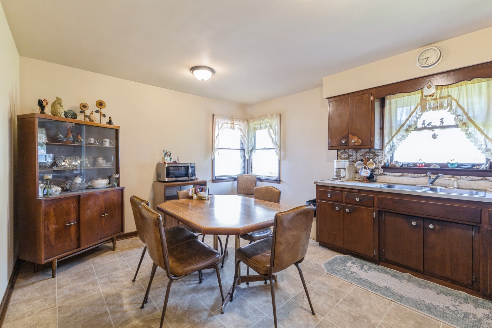 6812 West 98th Street Chicago Ridge, IL 60415 - Photo 6 of 16 Gallery Image 6