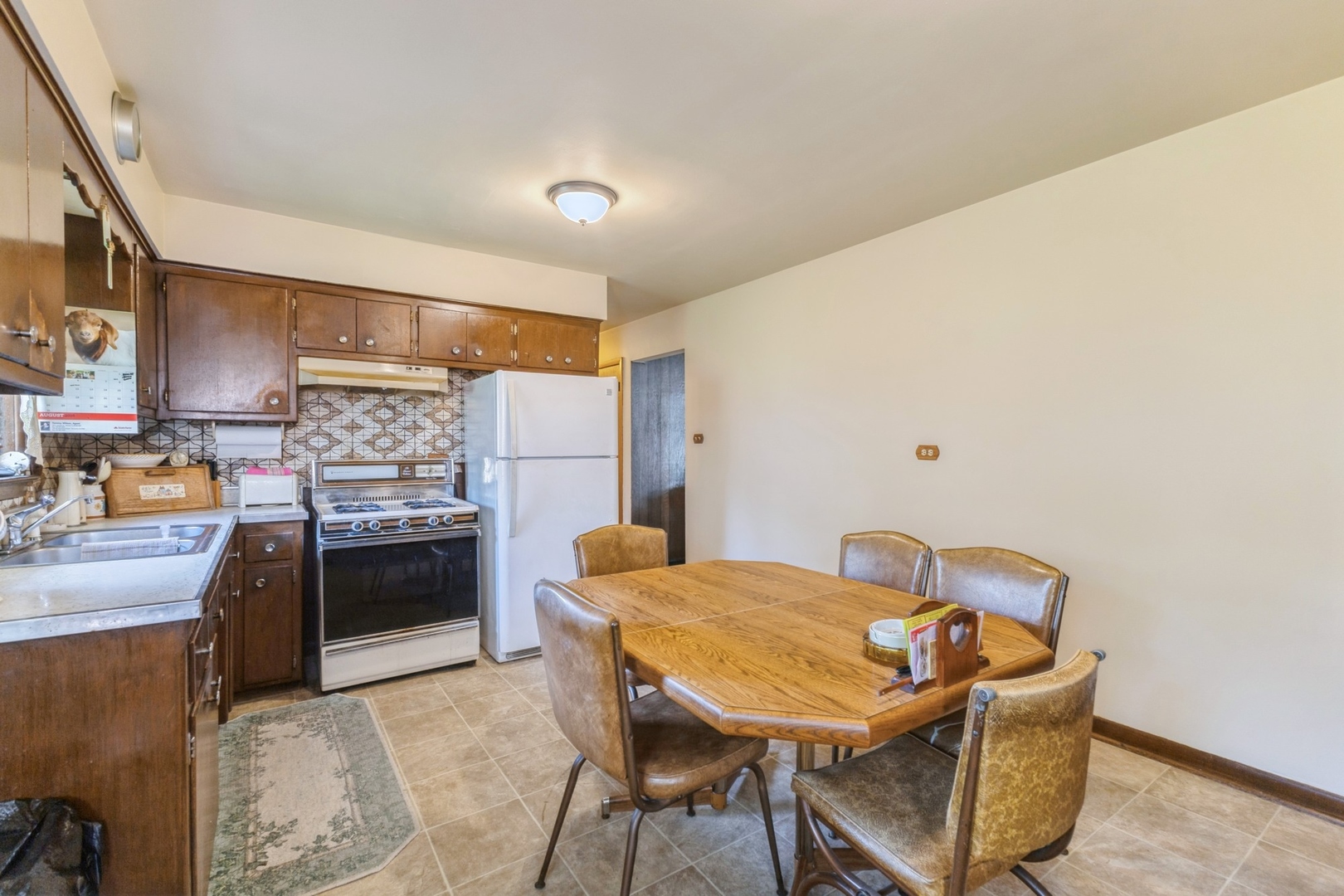 6812 West 98th Street Chicago Ridge, IL 60415 - Photo 7 of 16 Gallery Image 7