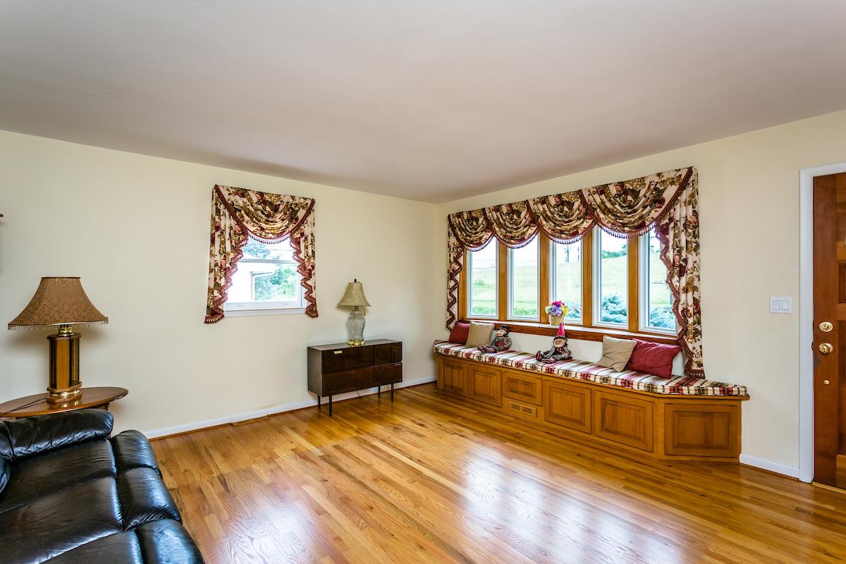 334 Amherst Road Staunton, VA 24401 - Photo 3 of 25 Gallery Image 3