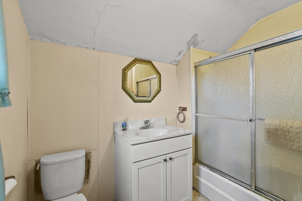 204 Arthur Street Springfield, MA 01104 - Photo 13 of 21