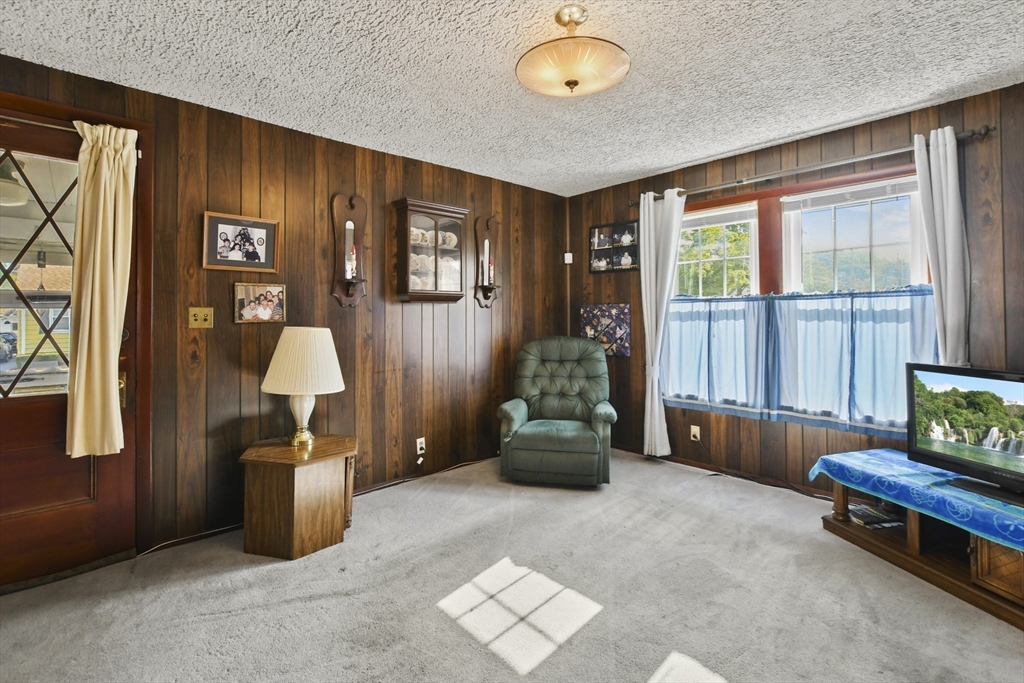 204 Arthur Street Springfield, MA 01104 - Photo 3 of 21