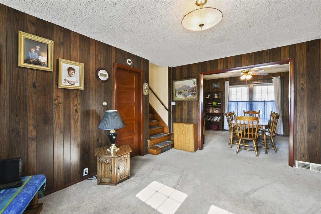 204 Arthur Street Springfield, MA 01104 - Photo 5 of 21