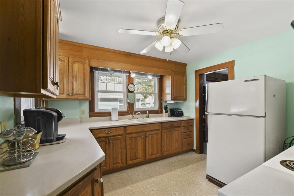 204 Arthur Street Springfield, MA 01104 - Photo 6 of 21
