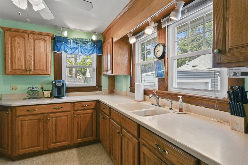 204 Arthur Street Springfield, MA 01104 - Photo 7 of 21