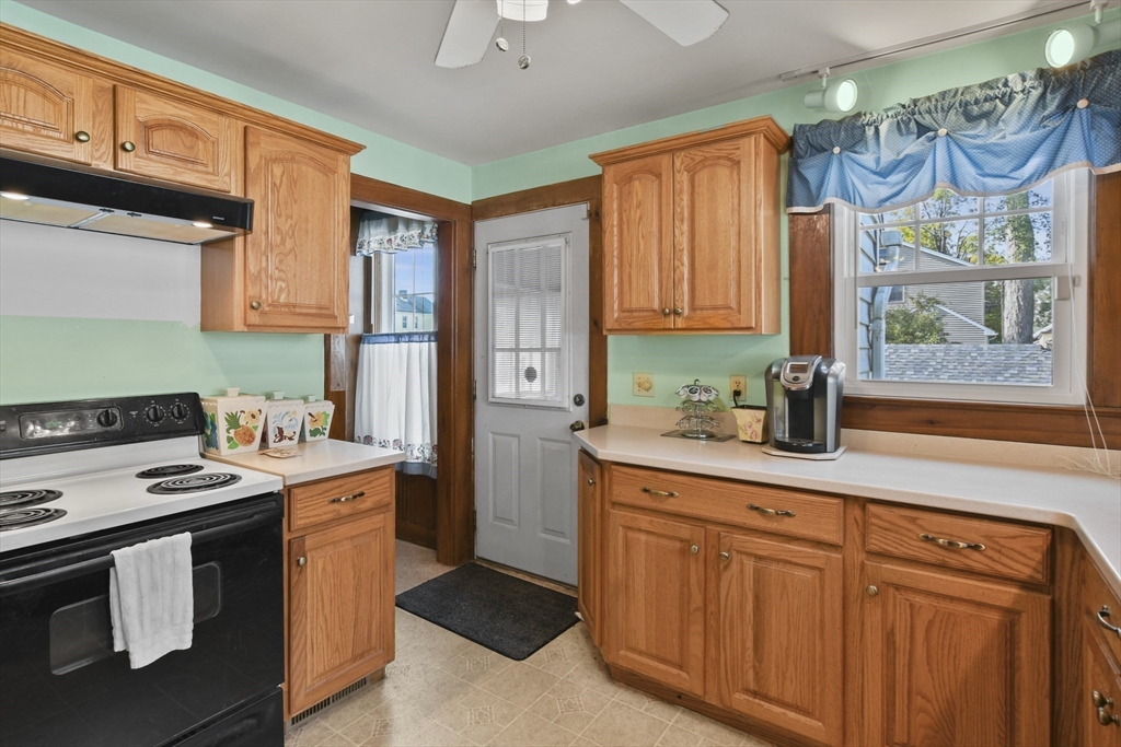 204 Arthur Street Springfield, MA 01104 - Photo 8 of 21