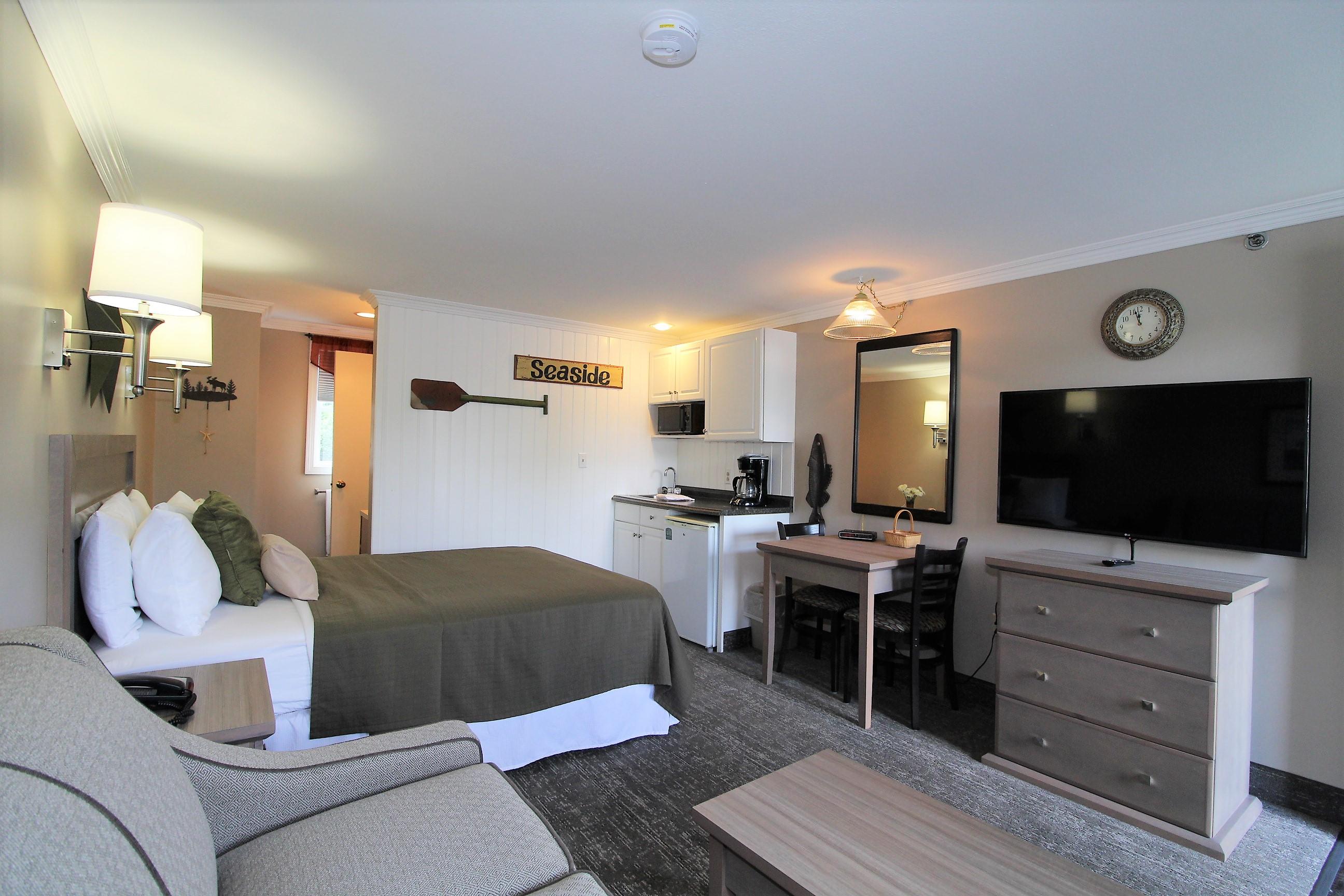 733 Post Road, Unit 126 Wells, ME 04090 - Photo 3 of 22 IMG_1625