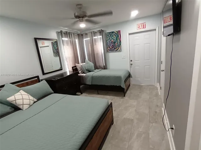 a view of entryway and hall