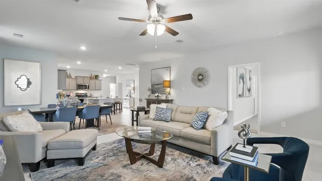 $345,990 | 905 Hollyn Drive, Decatur, TX 76234