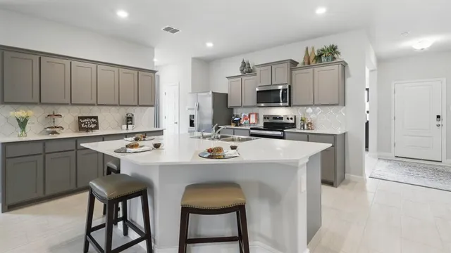 $345,990 | 905 Hollyn Drive, Decatur, TX 76234