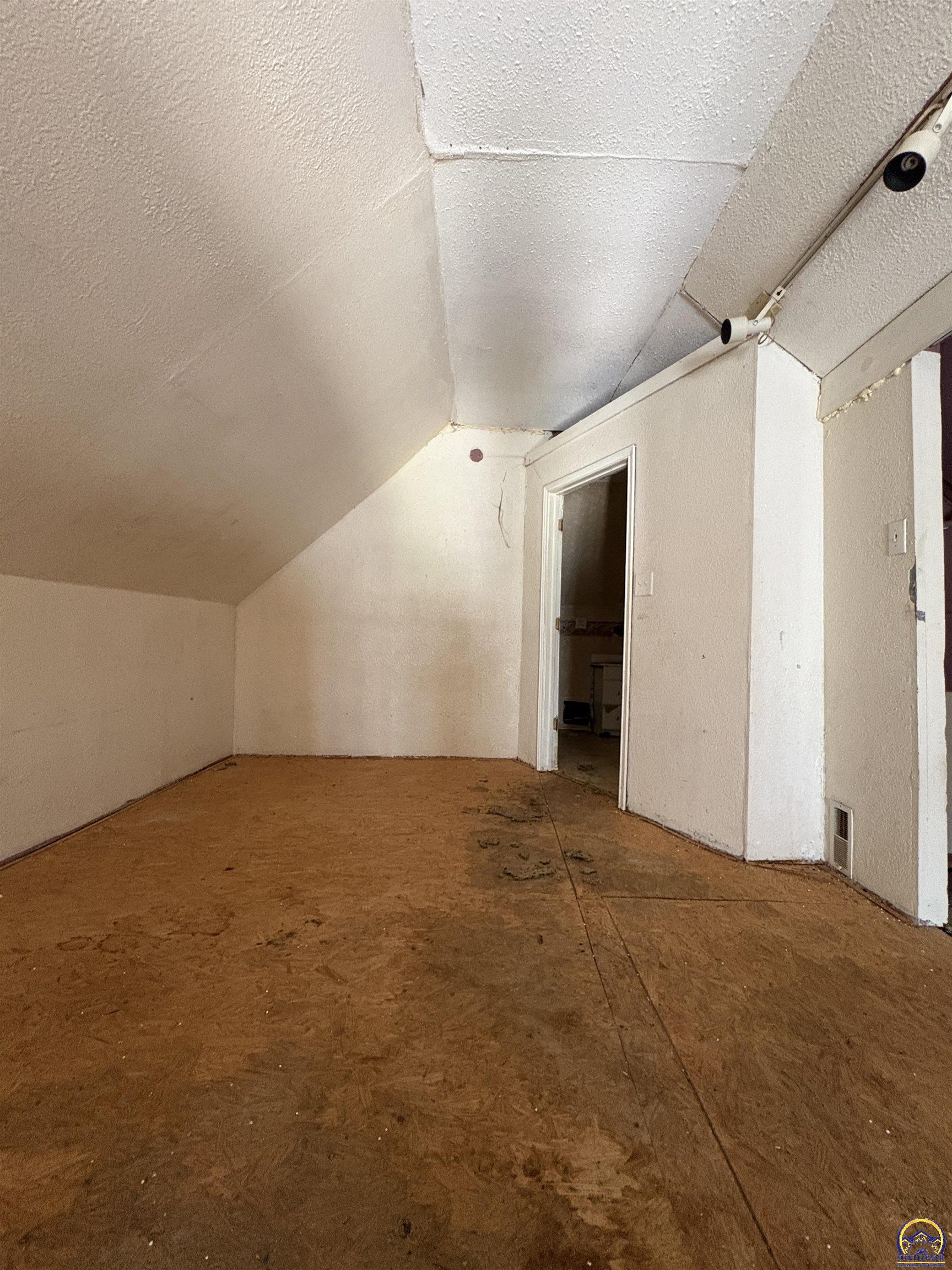 1143 Southwest Jewell Avenue Topeka, KS 66604 - Photo 14 of 28