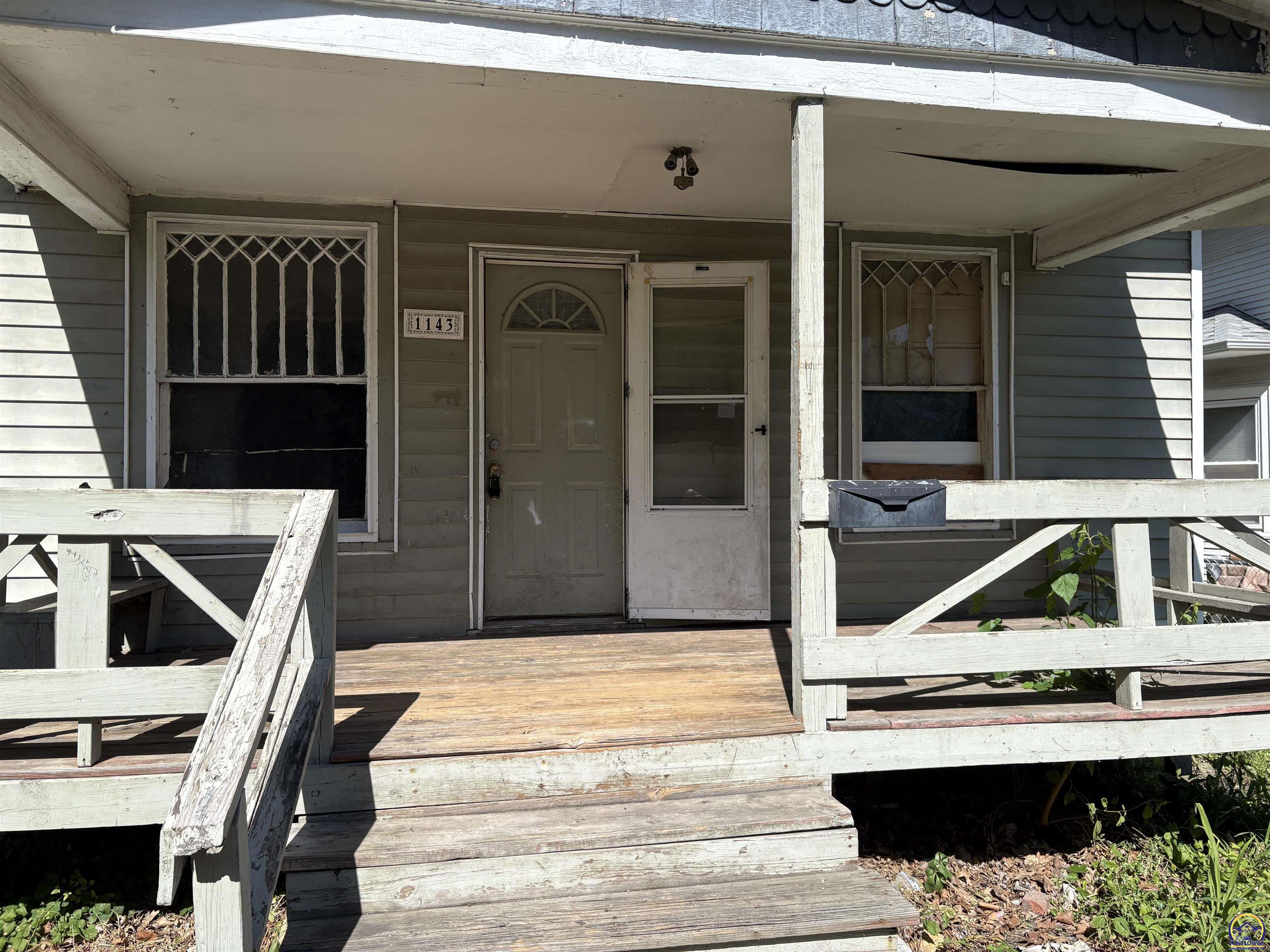 1143 Southwest Jewell Avenue Topeka, KS 66604 - Photo 4 of 28