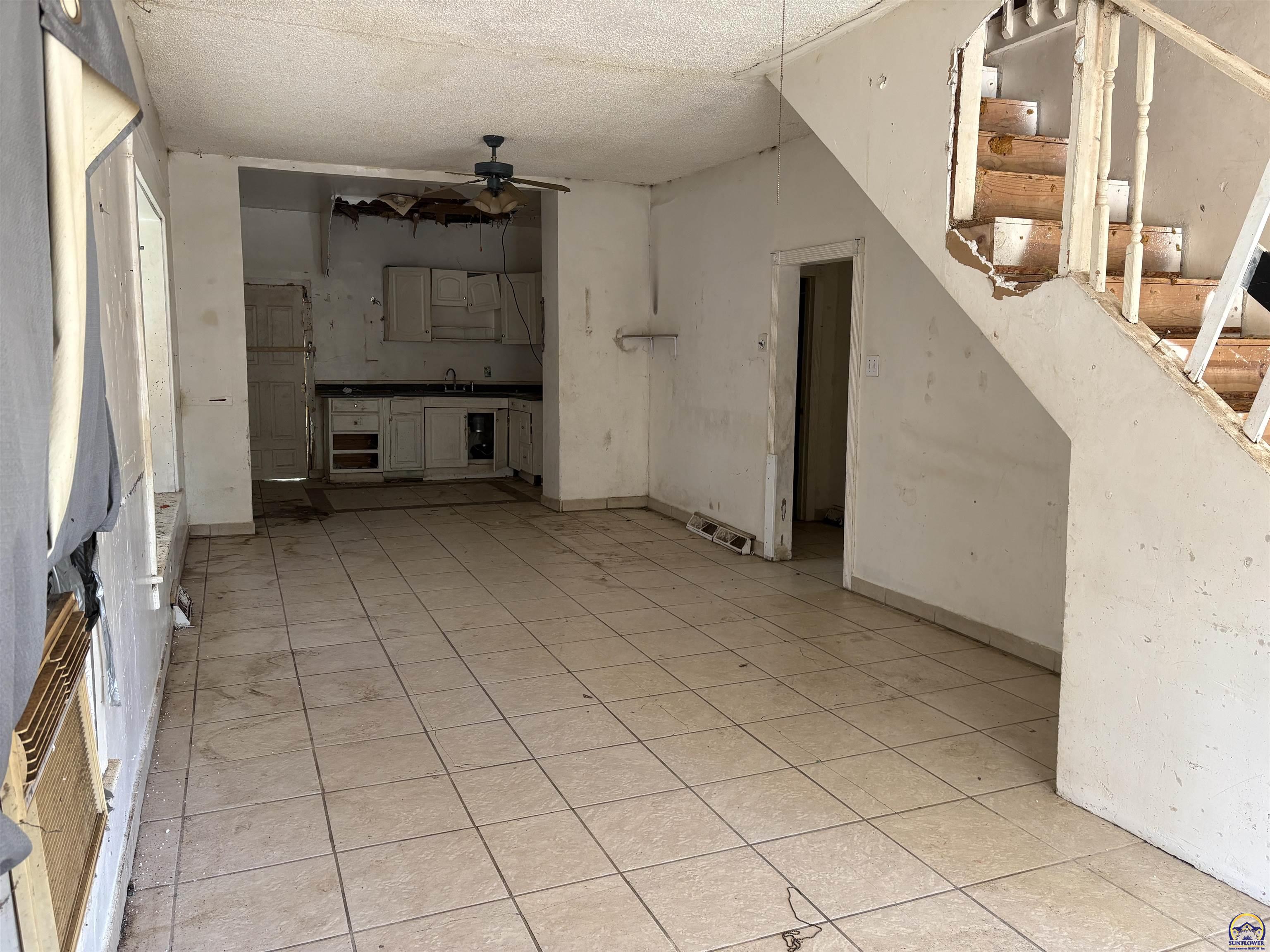 1143 Southwest Jewell Avenue Topeka, KS 66604 - Photo 6 of 28