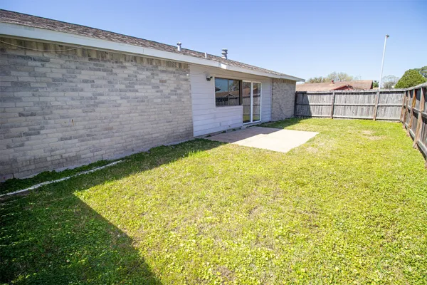 $1,800 | 14010 Meyersville Drive, Houston, TX 77049