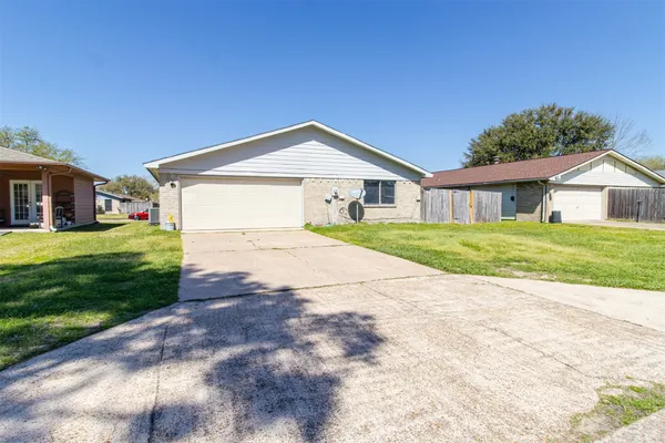 $1,800 | 14010 Meyersville Drive, Houston, TX 77049