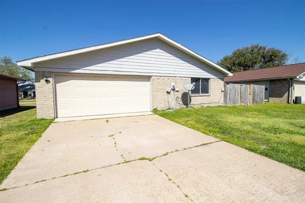 $1,800 | 14010 Meyersville Drive, Houston, TX 77049