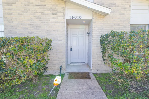 $1,800 | 14010 Meyersville Drive, Houston, TX 77049
