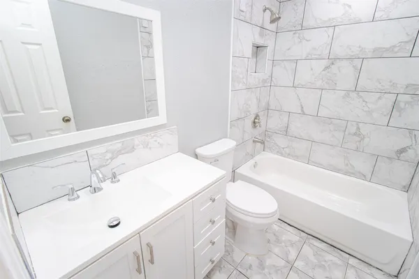 $1,800 | 14010 Meyersville Drive, Houston, TX 77049