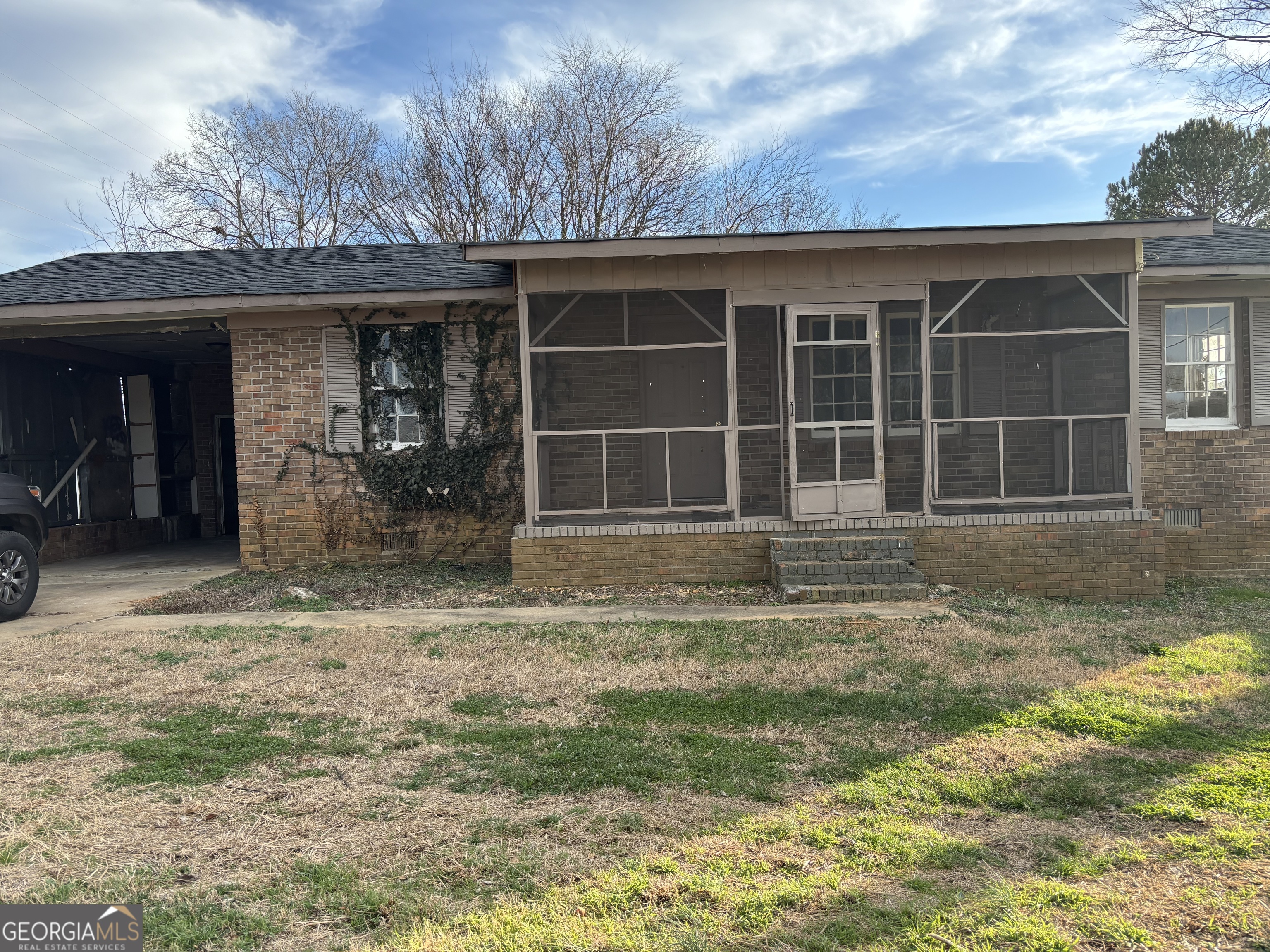 a house view with a outdoor space