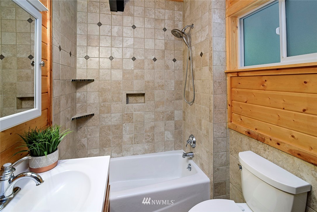 240 Northeast Raintree Lane Tahuya, WA 98588 - Photo 10 of 25 Gallery Image 10