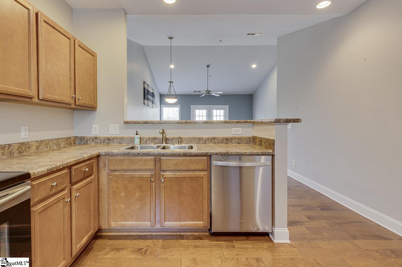 334 Easterlin Way Greenville, SC 29607 - Photo 6 of 26 Gallery Image 6