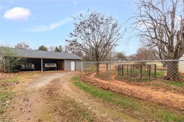 $229,000 | 2552 Old Us Highway South, Pilot Mountain, NC 27041