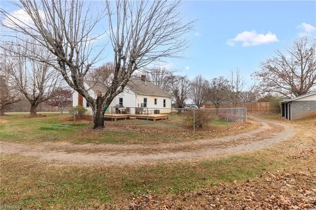 $229,000 | 2552 Old Us Highway South, Pilot Mountain, NC 27041