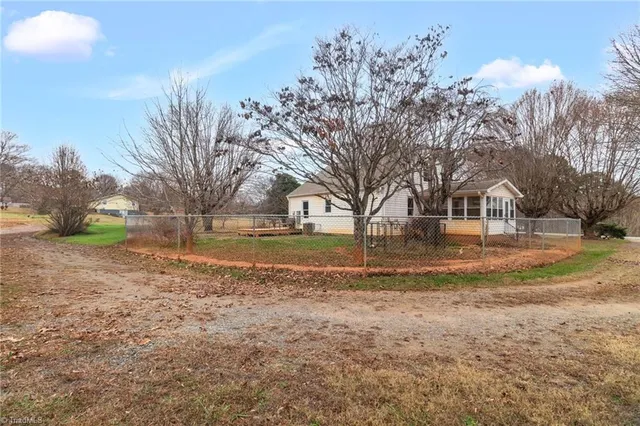 $229,000 | 2552 Old Us Highway South, Pilot Mountain, NC 27041