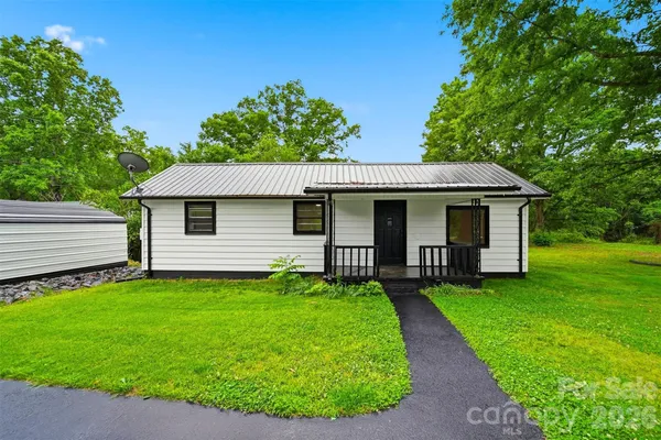 a view of a house with a backyard