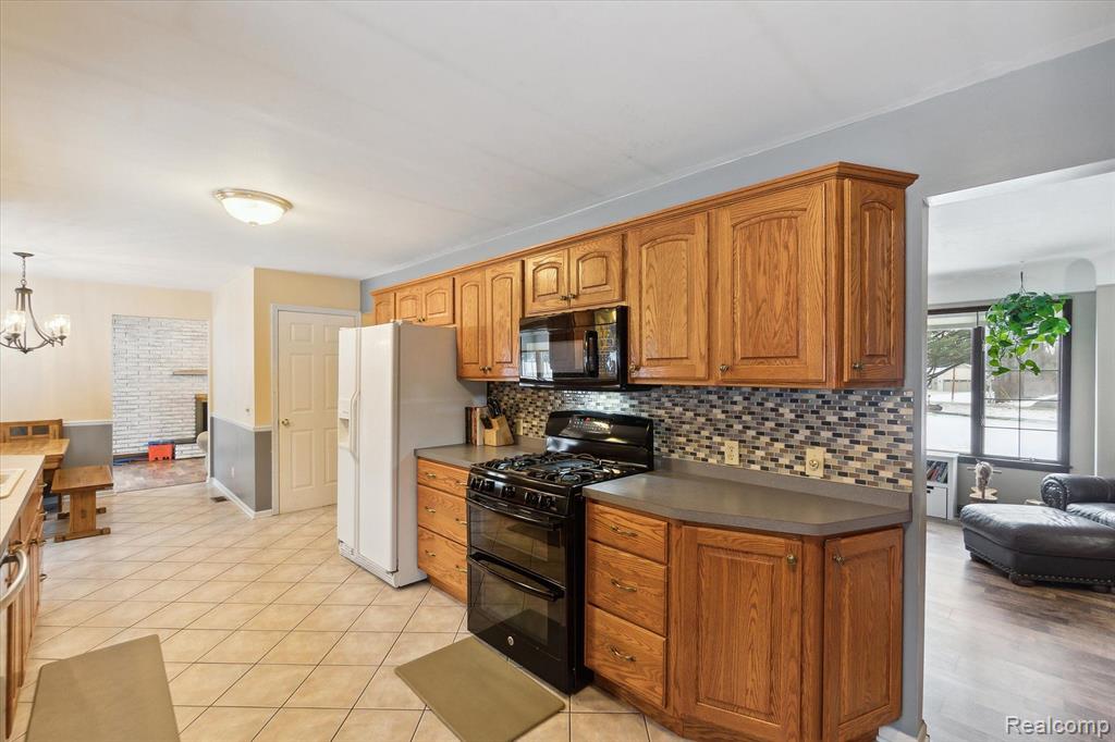 10833 Hibner Road Hartland, MI 48353 - Photo 11 of 47