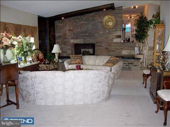 4 Cardinal Road Hamilton, NJ 08619 - Photo 2 of 11 Living Room