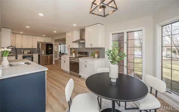 $690,000 | 15693 Dresden Lake Court, Chesterfield, MO 63017