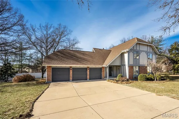 $690,000 | 15693 Dresden Lake Court, Chesterfield, MO 63017
