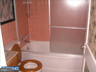 8402 Temple Road Philadelphia, PA 19150 - Photo 3 of 4 Bathroom