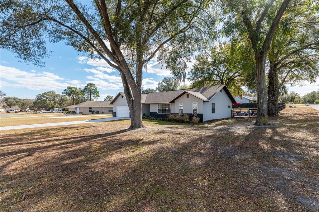 8306 Southwest 100th Lane Road Ocala, FL 34481 - Photo 2 of 67