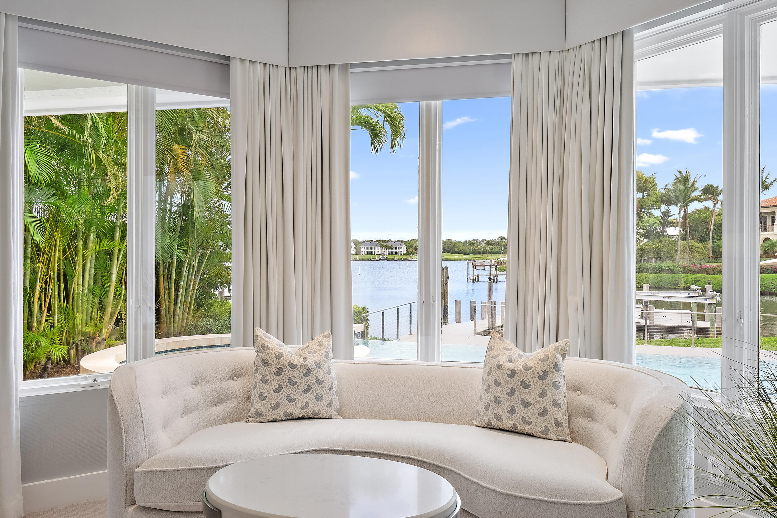 121 Commodore Drive Jupiter, FL 33477 - Photo 17 of 56 Primary Bedroom Sitting Area