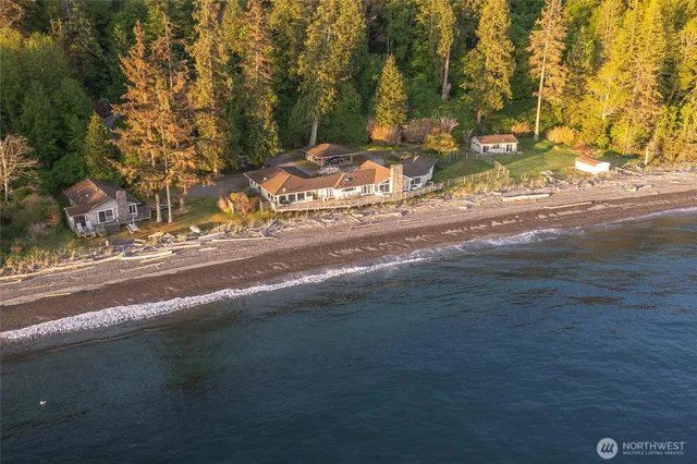 a view of a yard with street