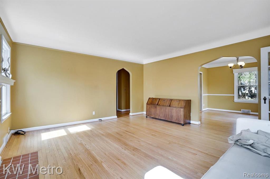 31675 Lahser Road Beverly Hills, MI 48025 - Photo 6 of 28