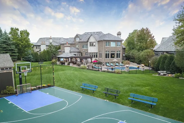 a view of a house with a big yard