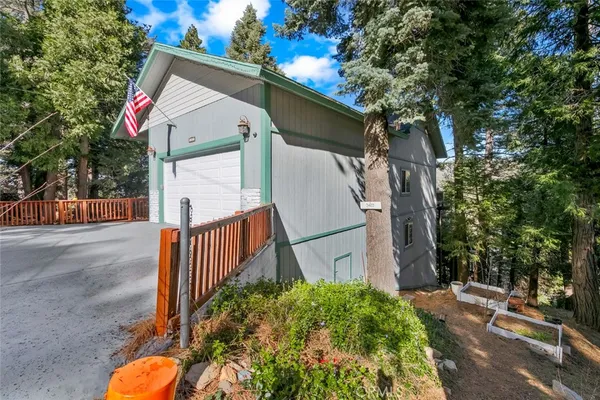$525,000 | 24622 Bernard Drive, Crestline, CA 92325