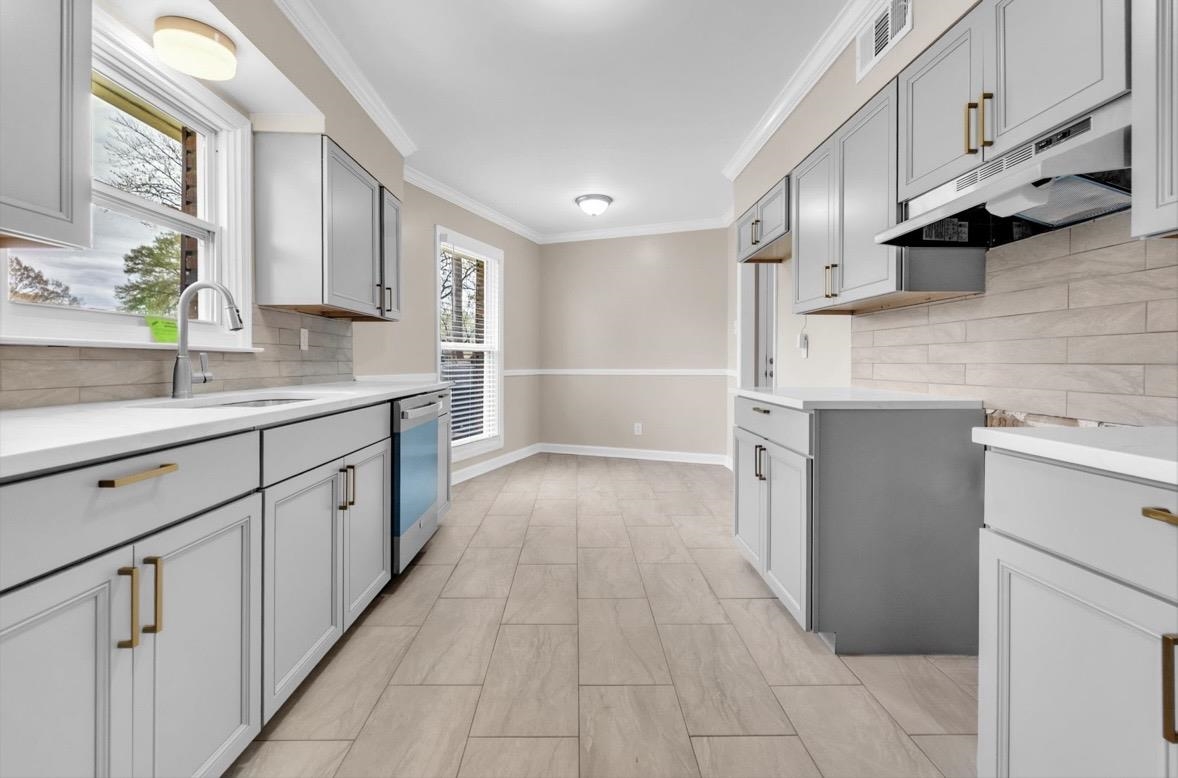 1649 Babs Road Memphis, TN 38116 - Photo 4 of 20 a view of a kitchen with electric appliances