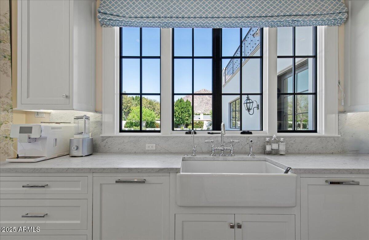 5446 East Exeter Boulevard Phoenix, AZ 85018 - Photo 20 of 59 a bathroom with a sink and a window