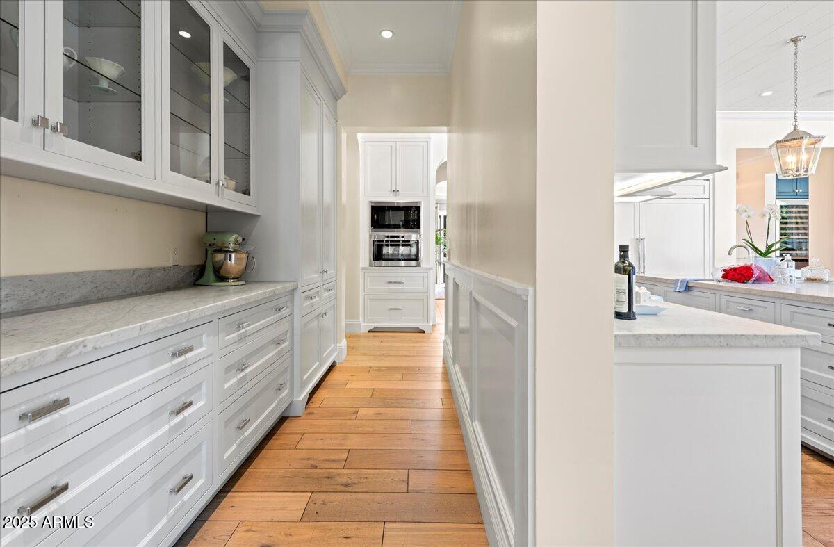 5446 East Exeter Boulevard Phoenix, AZ 85018 - Photo 25 of 59 a hallway with mirror and cabinets